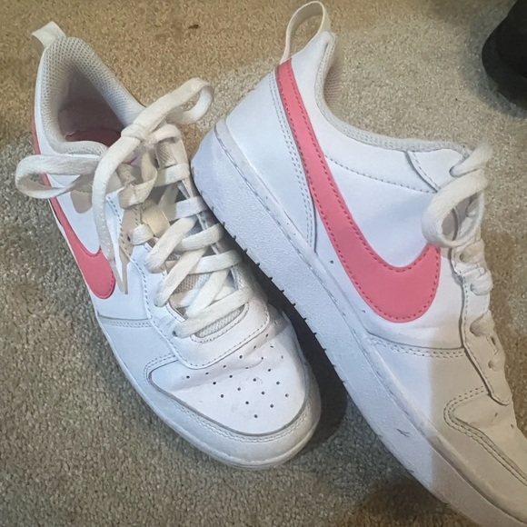 nike with pink check